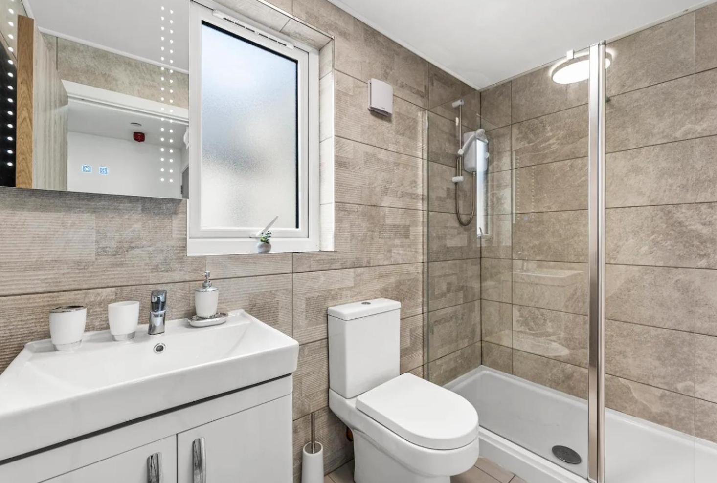 A Stylish Luxury 2 Bedroom Duplex Apartment Cardiff Exteriör bild